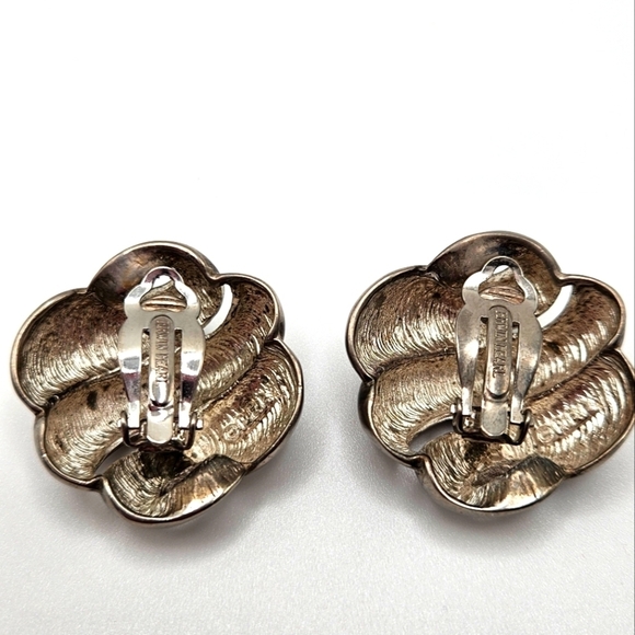 VINTAGE Erwin Pearl Silver-Tone Puffed Swirl Square Clip-On Earrings - Picture 4 of 6